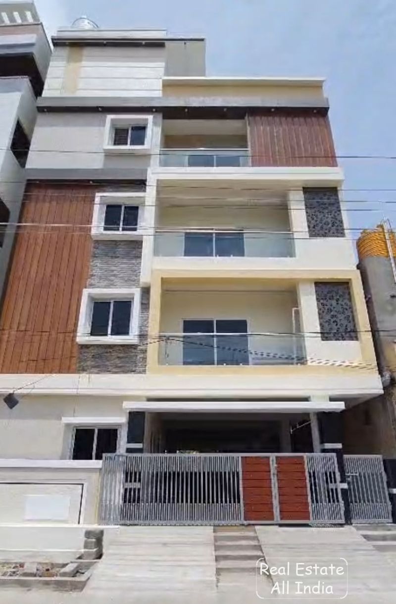 🏢 G+3 Building with Penthouse for Sale – Near Bliss Hotel, Tirupati 📍 Location: Near Bliss Hotel,