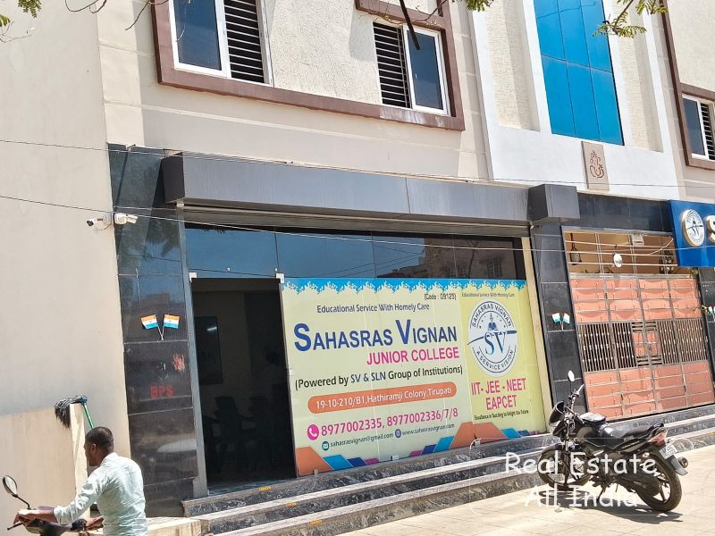 🏢 కామర్షియల్ ఓపెన్ ప్లాట్ అమ్మకానికి – హతీరామ్‌జీ రోడ్ 🧭 ఫేసింగ్:  (West Face) 📏 40 ANKANAMS - PS0236