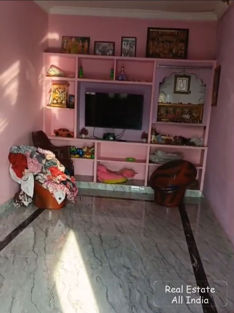 🏡 స్వతంత్ర ఇల్లు అమ్మకానికి – తిరుపతి 🔥 📍 లొకేషన్: తాజ్ హోటల్ దగ్గర, తానాపల్లి రోడ్, తిరుపతి 🧭 ఫేసింగ్: ఈస్ట్ ఫేసింగ్ 📐 ప్లాట్ సైజ్: 30 × 36 అడుగ