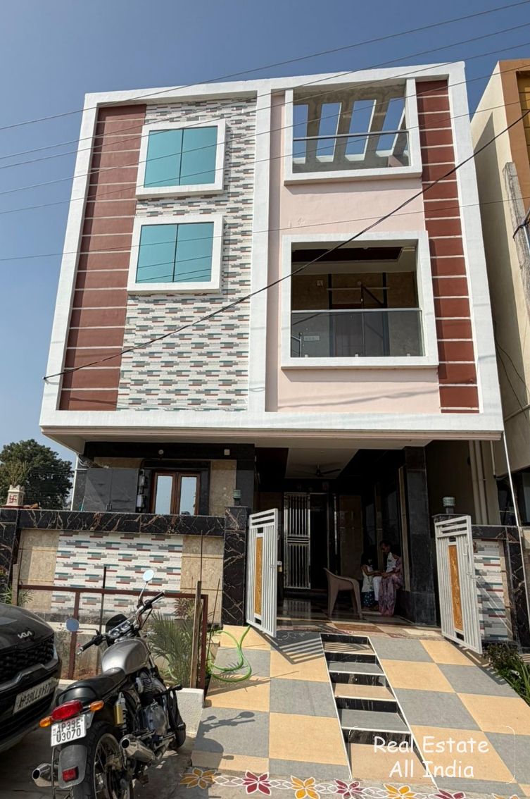 🏡 ఈస్ట్ ఫేసింగ్ డూప్లెక్స్ 3BHK ఇల్లు అమ్మకానికి – తిరుచానూరు 🔥 📍 లొకేషన్: తిరుచానూరు, తిరుపతి 🧭 ఫేసింగ్: ఈస్ట్ ఫేసింగ్ 🏠 డూప్లెక్స్ 3BHK హౌస్ 📐