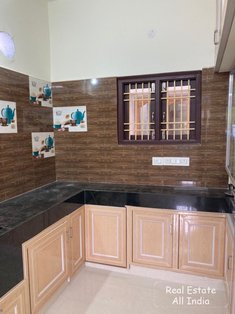 🏡 ఈస్ట్ ఫేసింగ్ 2BHK ఇల్లు అమ్మకానికి – పేరూరు, తిరుపతి 🔥 📍 లొకేషన్: పేరూరు, తిరుపతి 🧭 ఫేసింగ్: ఈస్ట్ ఫేసింగ్ 🏠 2BHK ఇల్లు 📐 విస్తీర్ణం: 24 అంకణ - PS0462