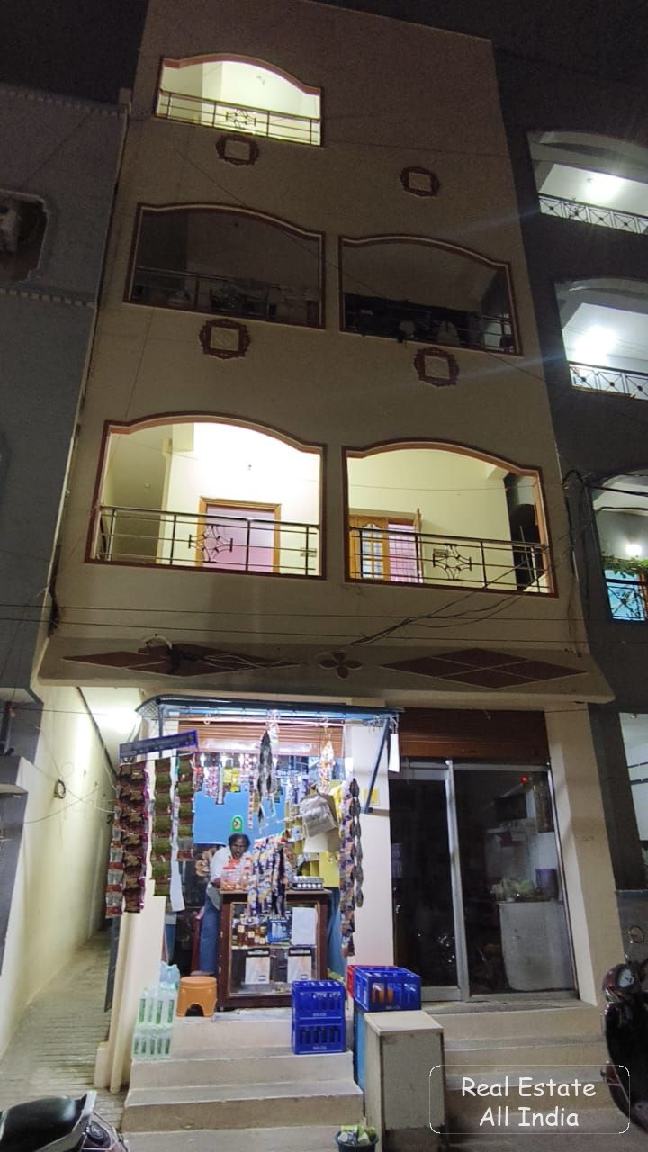 🏢 కమర్షియల్ ప్రాపర్టీ (G+3) అమ్మకానికి  📍 స్థలం: ఎయిర్ బైపాస్ రోడ్ సమీపంలో, తిరుపతి  🧭 ఫేసింగ్: ఉత్తర ముఖం  🏗️ భవనం రకం: G+3 కమర్షియల్ బిల్డింగ్ - PS0474