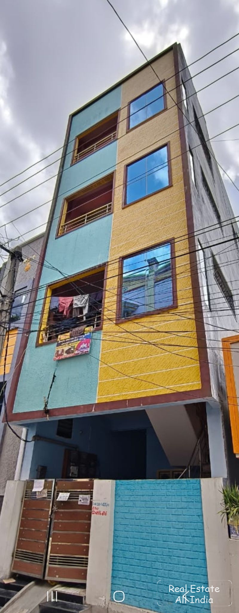 🏢 అమ్మకానికి G+4 భవనం  📍 ప్రాంతం: లీలా మహల్ సమీపంలో, తిరుపతి  💰 ధర: ₹1.50 కోట్లు  🏢 భవనం: G+4  🧭 ముఖదిశ: పడమర ముఖం  📐 స్థలం విస్తీర్ణం: 25 అంకణా - PS0481